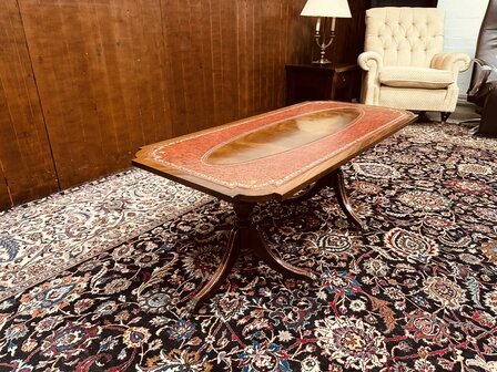 Antieke-Engelse-Chesterfield-Salontafel