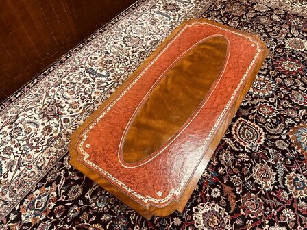 Antieke-Engelse-Chesterfield-Salontafel