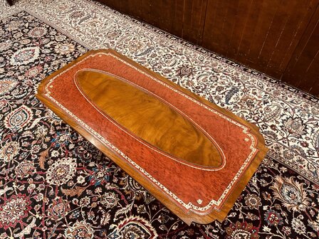 Antieke-Engelse-Chesterfield-Salontafel