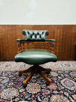 Groene-Engelse-Captain-Chair