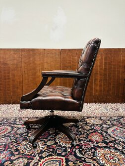 Antieke-Chesterfield-President-Chair