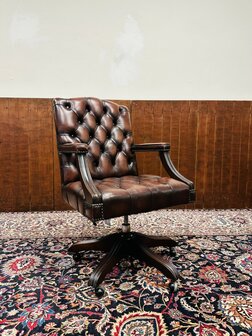 Antieke-Chesterfield-President-Chair
