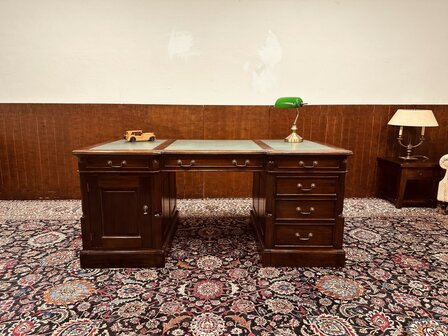 Antiek-Klassiek-Bureau-Partnerdesk