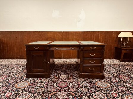 Antiek-Klassiek-Bureau-Partnerdesk