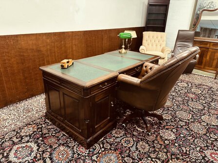 Antiek-Klassiek-Bureau-Partnerdesk