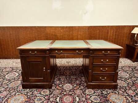 Antiek-Klassiek-Bureau-Partnerdesk