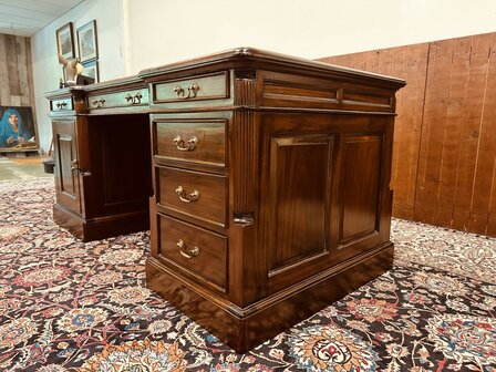 Antiek-Klassiek-Bureau-Partnerdesk