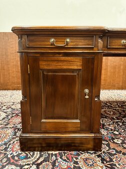 Antiek-Klassiek-Bureau-Partnerdesk