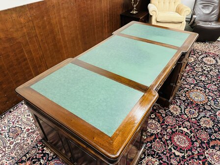 Antiek-Klassiek-Bureau-Partnerdesk