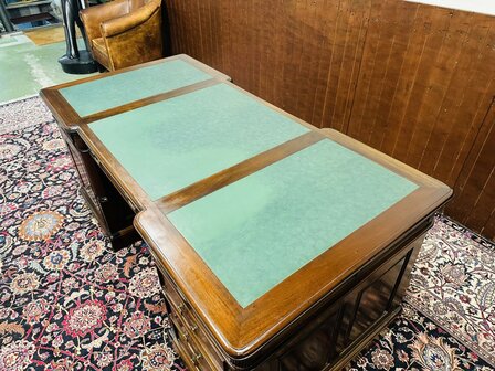 Antiek-Klassiek-Bureau-Partnerdesk