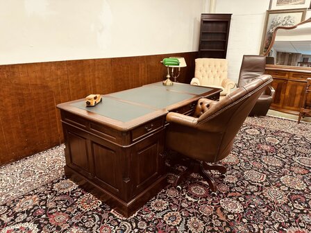 Engels-Antiek-Bureau-Partnerdesk