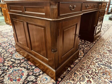 Engels-Antiek-Bureau-Partnerdesk