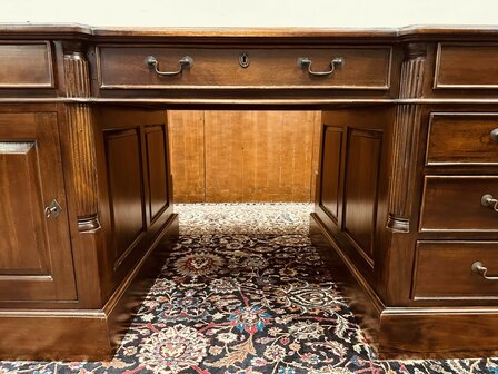 Engels-Antiek-Bureau-Partnerdesk