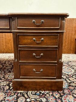 Engels-Antiek-Bureau-Partnerdesk