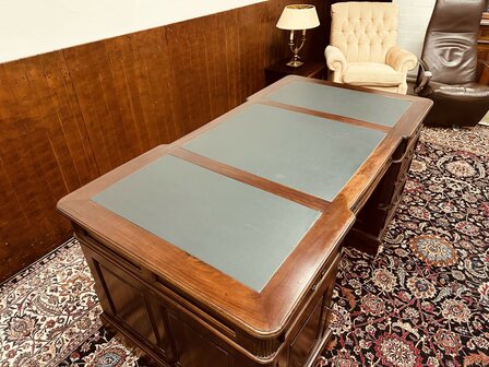 Engels-Antiek-Bureau-Partnerdesk