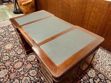 Engels-Antiek-Bureau-Partnerdesk