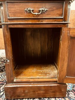 Engels-Chesterfield-Partnerdesk-Bureau