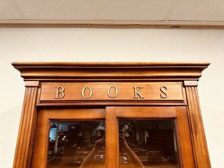 Klassiek-Engelse-Books-Boekenkast