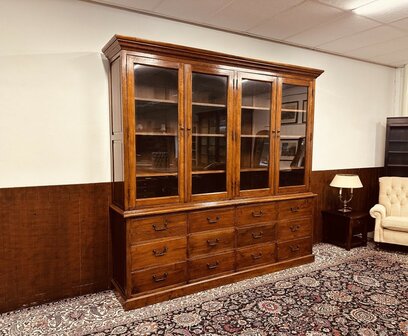 Klassiek-Engels-Eichholtz-Bibliotheekkast