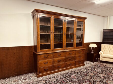Klassiek-Engels-Eichholtz-Bibliotheekkast