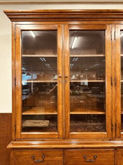 Klassiek-Engels-Eichholtz-Bibliotheekkast