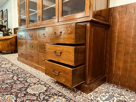 Klassiek-Engels-Eichholtz-Bibliotheekkast