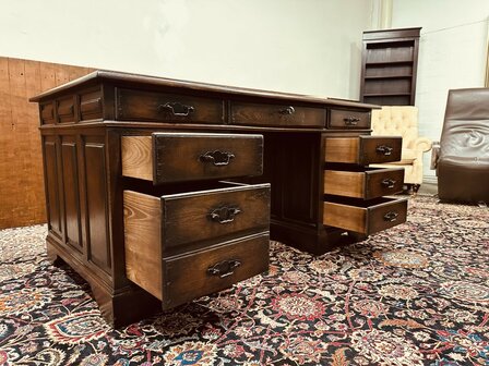 Antiek-Engels-Bureau