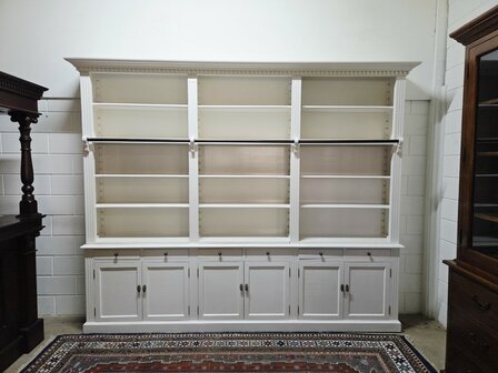Grote-witte-boekenkast-bibliotheek-kast-met-trap-ladder-wit-1