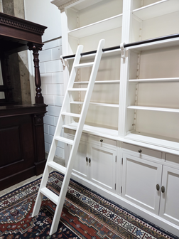 Grote-witte-boekenkast-bibliotheek-kast-met-trap-ladder-wit-5