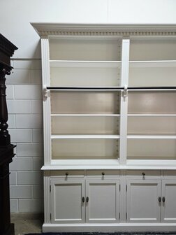 Grote-witte-boekenkast-bibliotheek-kast-met-trap-ladder-wit-6