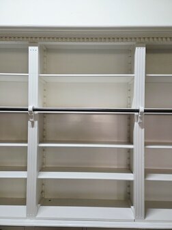 Grote-witte-boekenkast-bibliotheek-kast-met-trap-ladder-wit-10