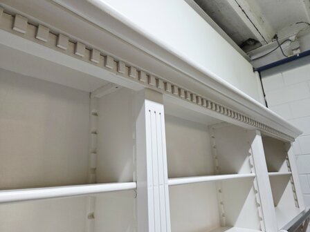 Grote-witte-boekenkast-bibliotheek-kast-met-trap-ladder-wit-18