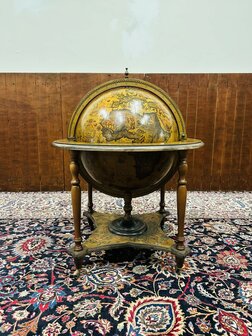 Klassieke-Antieke-Globe