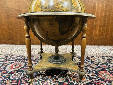 Klassieke-Antieke-Globe