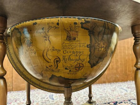 Klassieke-Antieke-Globe