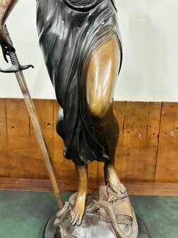 Bronzen-Beeld-Vrouw-Justitia