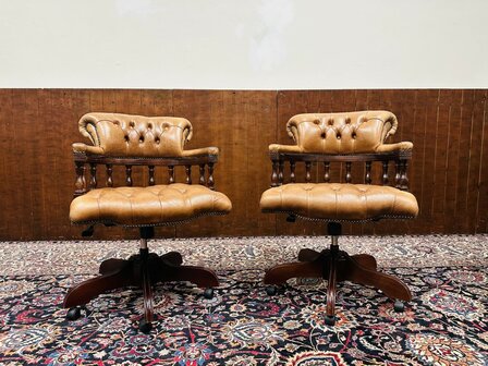 Set-Chesterfield-Engelse-Captain-Chairs