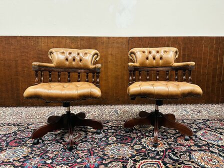 Set-Chesterfield-Engelse-Captain-Chairs