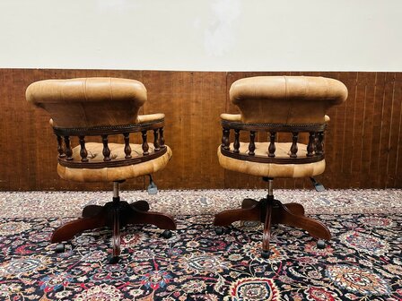 Set-Chesterfield-Engelse-Captain-Chairs