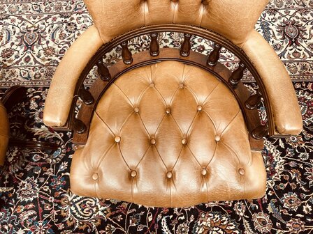 Set-Chesterfield-Engelse-Captain-Chairs