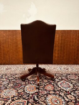 Klassiek-Engelse-President-Chair-Bruin