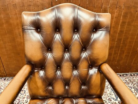 Klassiek-Engelse-President-Chair-Bruin