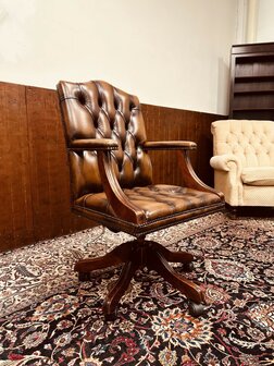 Klassiek-Engelse-President-Chair-Bruin
