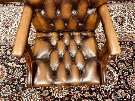 Klassiek-Engelse-President-Chair-Bruin