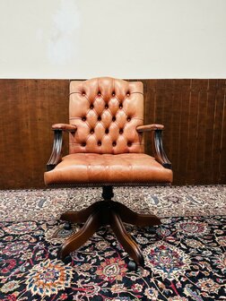 Engelse-Zalm-Kleurige-President-Chair