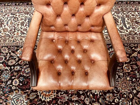 Engelse-Zalm-Kleurige-President-Chair