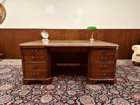 Klassiek-Amerikaans-Bureau-met-Achterschot