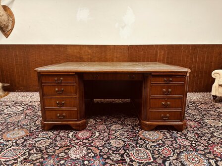 Klassiek-Amerikaans-Bureau-met-Achterschot