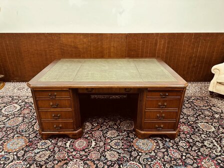 Klassiek-Amerikaans-Bureau-met-Achterschot