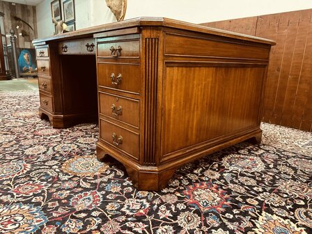 Klassiek-Amerikaans-Bureau-met-Achterschot